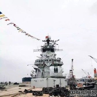 “明思克”號航母安全抵達南通